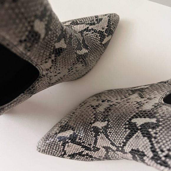 Tony Bianco size 8.5 snake print boot - Picture 2 of 4